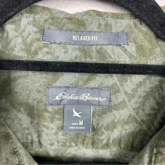 EDDIE BAUER Men’s Medium Relaxed Fit Short Sleeve Button Down Shirt Ferns Green - Picture 4 of 16